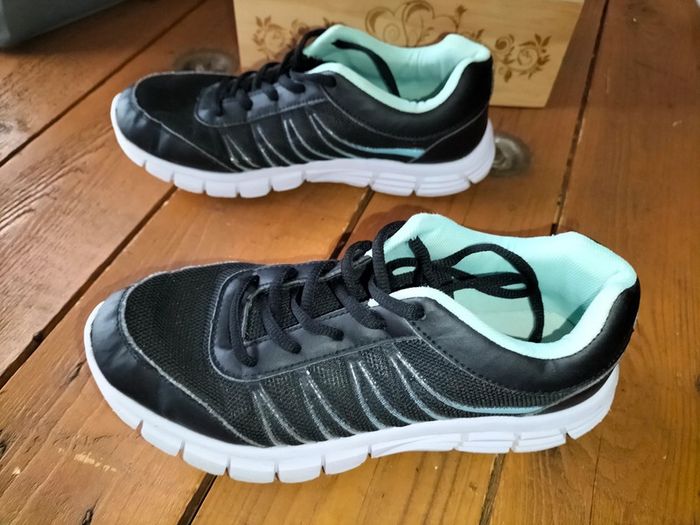 Basket noir et verte 37 - photo numéro 3