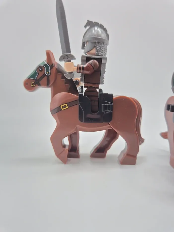 Figurines type lego 4 cavaliers guerriers du Rohan seigneur des anneaux / hobbit - photo numéro 3