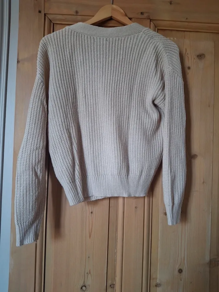 Pull court beige avec décolleté en lacet - photo numéro 3