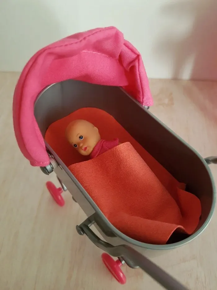 Salon de beauté Barbie et ses enfants - photo numéro 7