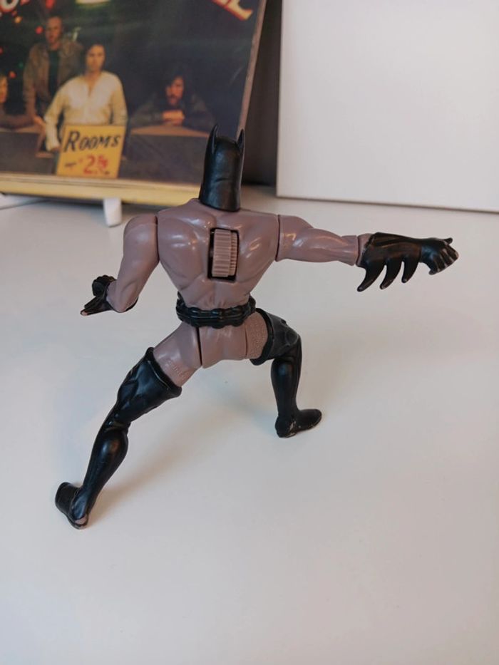 Figurine vintage articulée kenner 1994 batman gris et noir avec roulette au dos Taille 12cm - photo numéro 2
