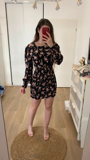 Robe fleurie noir jupe rushé manches longues