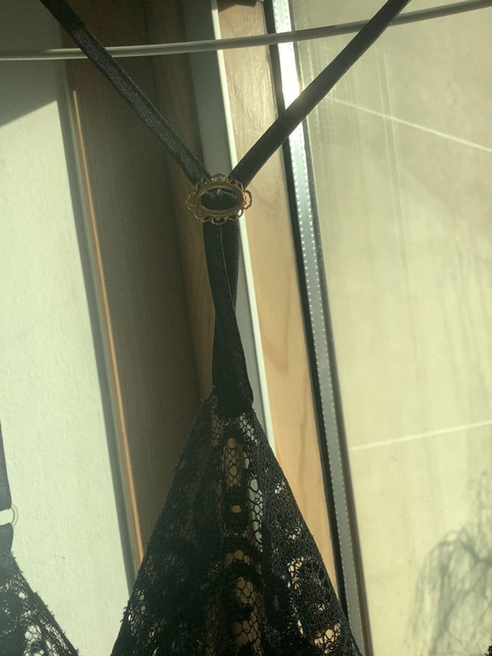 Nuisette dentelle noire très bon état - photo numéro 2