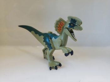 Fig lego velociraptor.