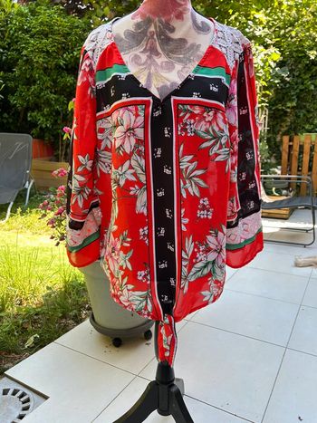 Superbe top avant à motif floral rouge Vietnam dentelle garniture en dentelle taille L