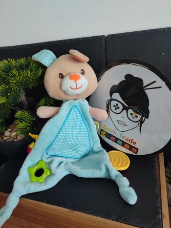doudou lapin minimi bleu beige triangle anneau dentition carreaux noeud Vichy