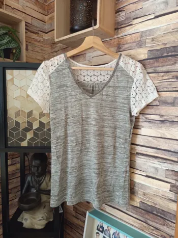 Tshirt gris blanc paillettes dentelle