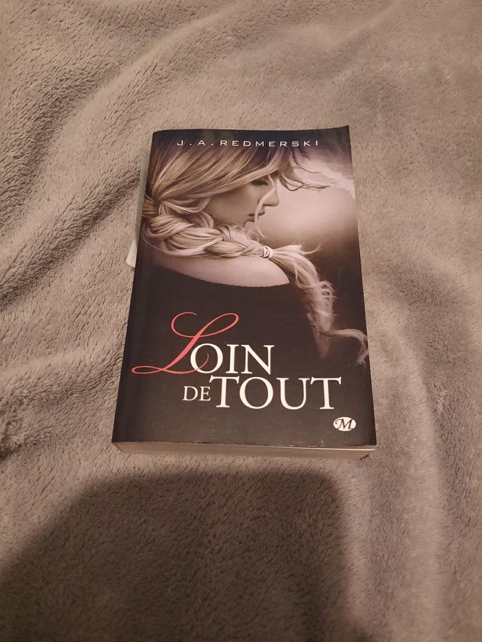 Livre: Loin de tout de J. A. Redmerski