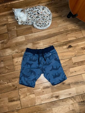 Joli short réversible bleu motifs jaguar TAO très bon état 4ans/104cm