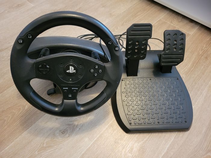 Volant avec pédales Thrustmaster T80
playstation 3 et 4 - photo numéro 2