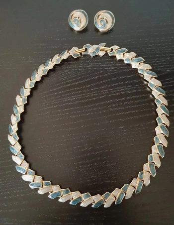 Parure collier et boucles d'oreilles