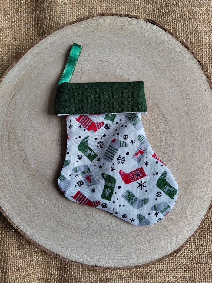 Petite Botte  de Noël à suspendre - chaussettes vertes