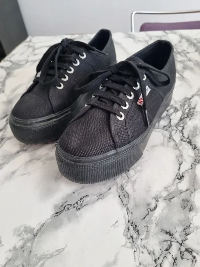 Basket Superga a plate-forme noir