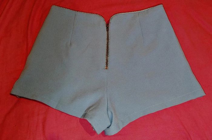 Short de sexy chic confortable summer femme bleu ciel avec liseré fil doré t m 38 - photo numéro 3