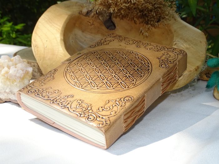 Grimoire fleur de vie beige - photo numéro 4
