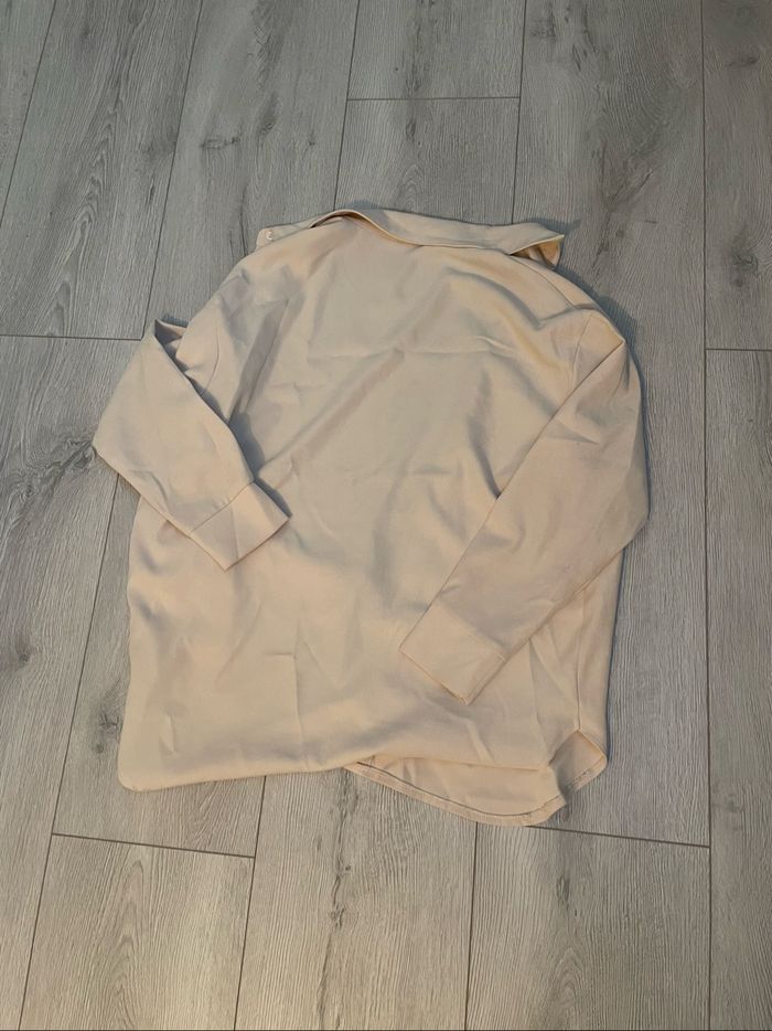 Sur chemise - photo numéro 2
