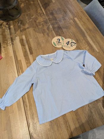 Blouse ML bleu clair en 24 mois de chez idées à Lise excellent état