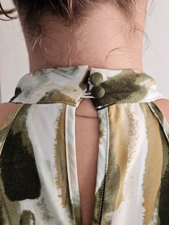 Robe ras du cou camaïeu de vert - photo numéro 4