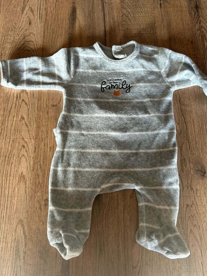 Lot pyjamas 1 mois - photo numéro 3