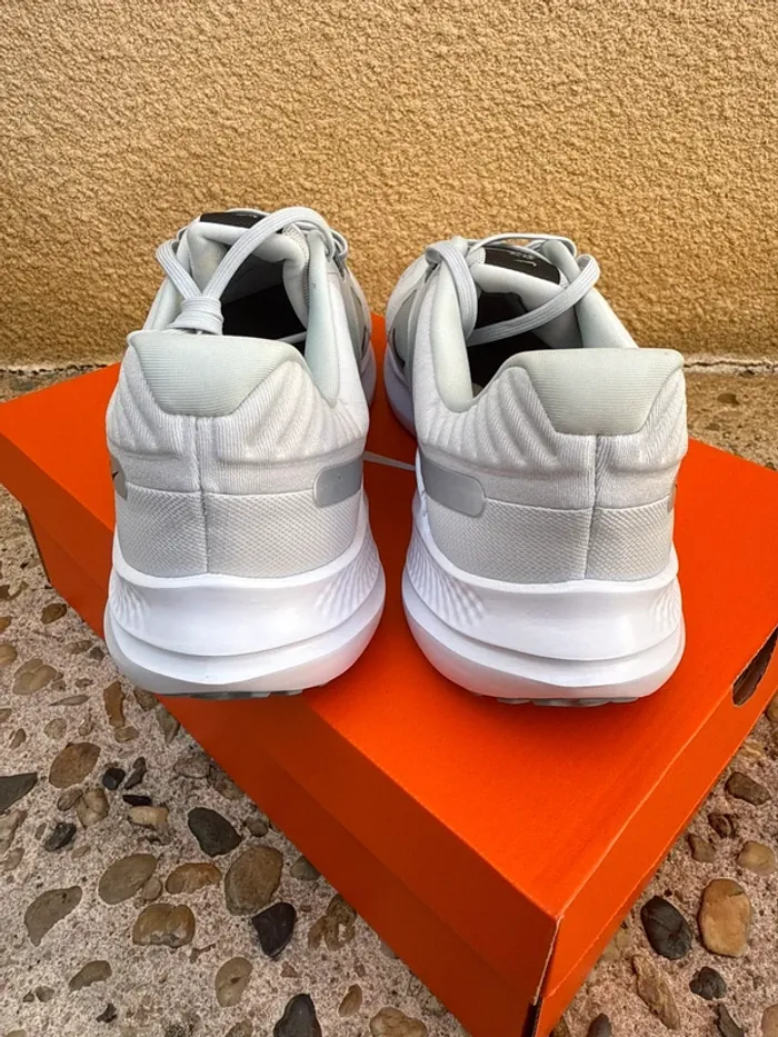 Nike Quest 5 – Running & Lifestyle | Neuves | Taille 46 | Coloris Photon Dust - photo numéro 8