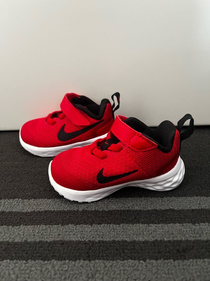 Chaussures bébé baskets scratch neuves Nike EUR 18,5 - photo numéro 3