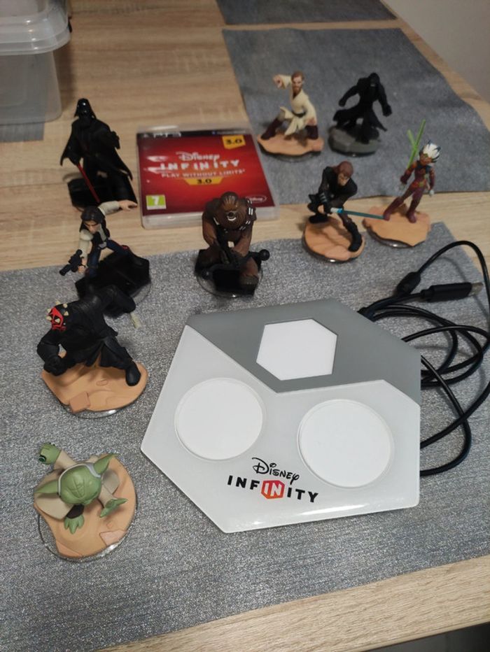 Jeu Disney Infinity 3.0 PS3 + personnages supplémentaires Star Wars