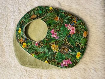 Bavoir amande léopard