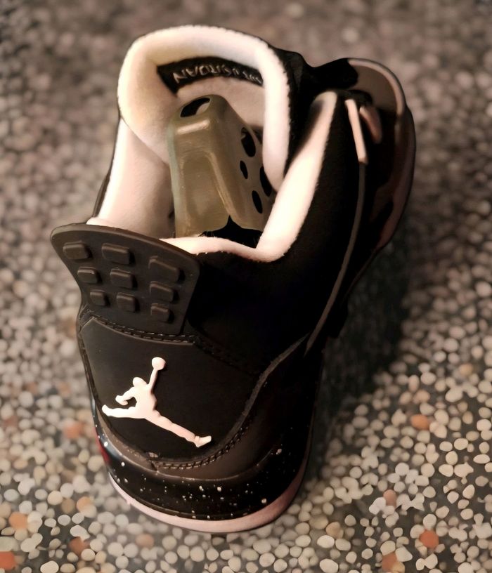 Black friday Jordan 4 rétro   taille 42 neuve avec étiquettes 🏷 - photo numéro 3