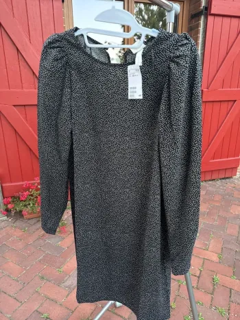 Jolie robe h&m neuve avec étiquette taille S/M voir L