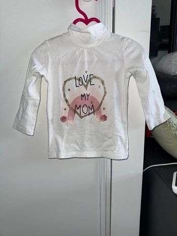 Joli tee shirt à col roulé