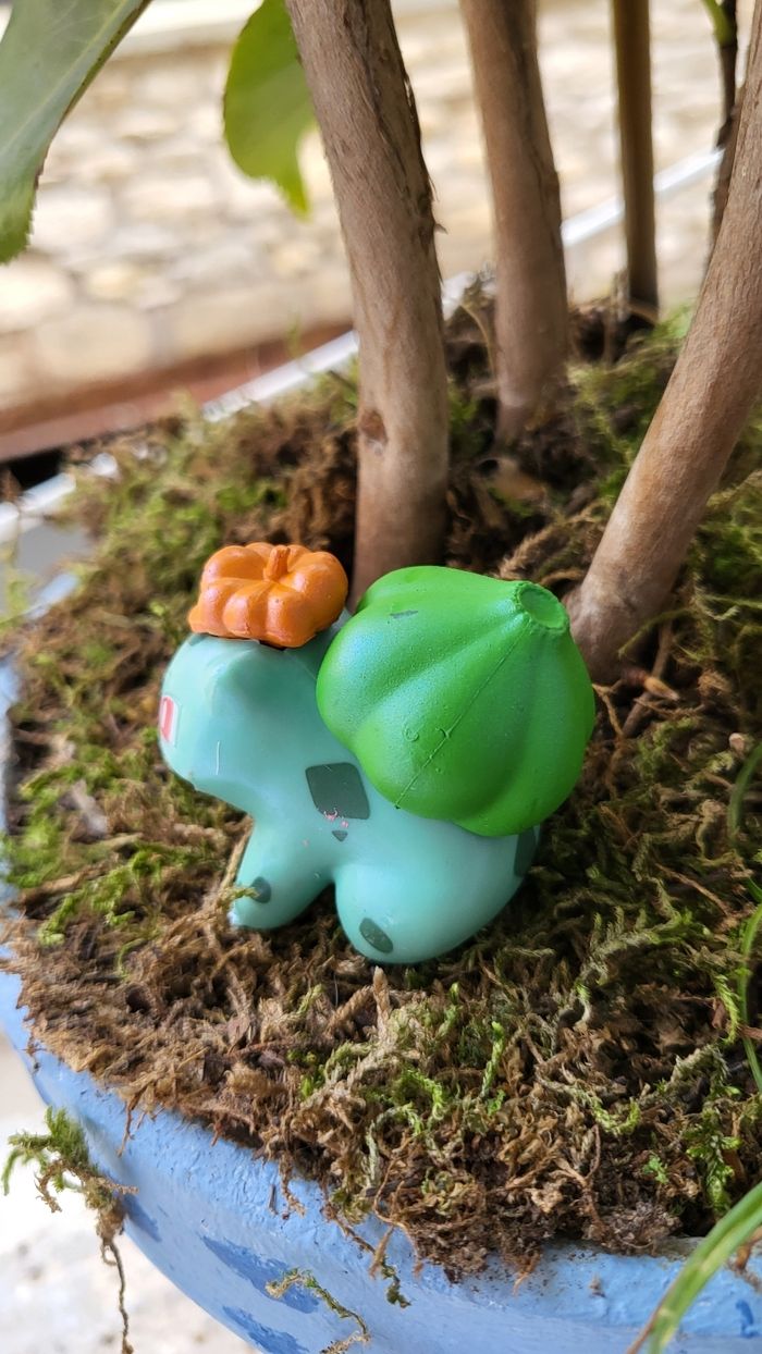 Super Figurine pokemon Nintendo Bulbizarre halloween effet brillant - photo numéro 4