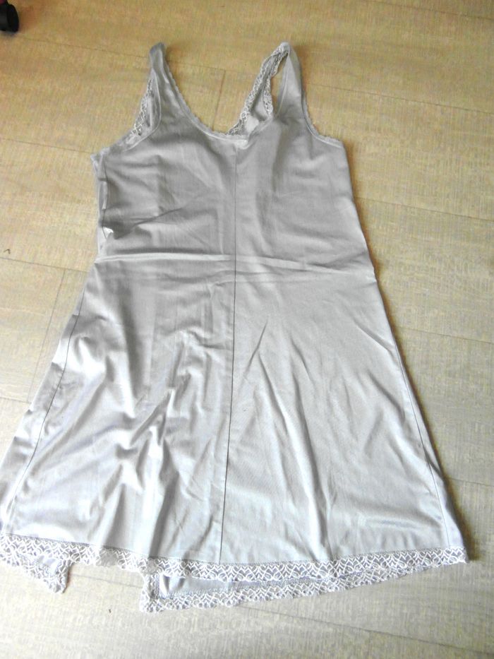 dessous de robe - photo numéro 4