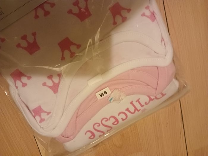 Lot de , 3 bodies manches longues taille 9 mois NEUF - photo numéro 3