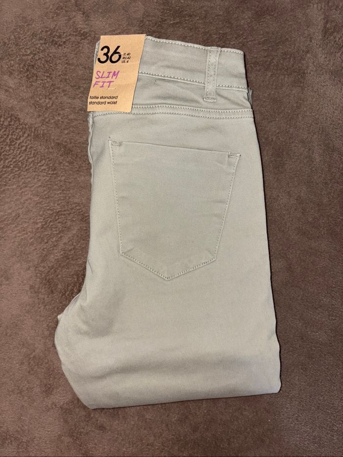 Jean femme Kiabi taille 36 couleur Kaki neuf avec étiquette. - photo numéro 2
