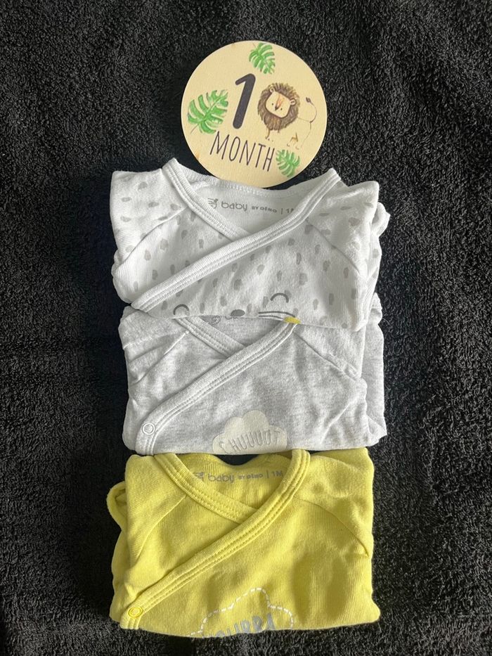 Lot 3 bodies Gémo 1 mois