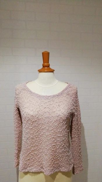Pull rose pâle avec sequins et fil brillant