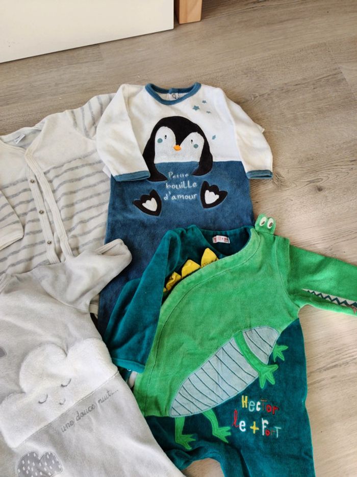 Lot 4 pyjamas velours 6 mois - photo numéro 5