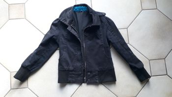 Blouson , veste noire  8 ans