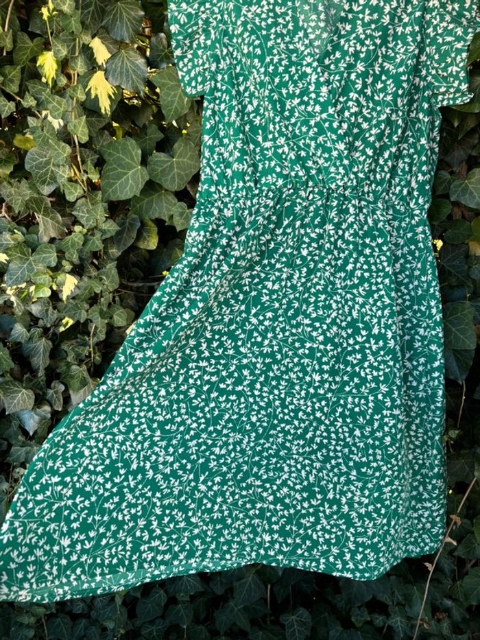 Petite robe verte à fleurs légère et fluide - photo numéro 5