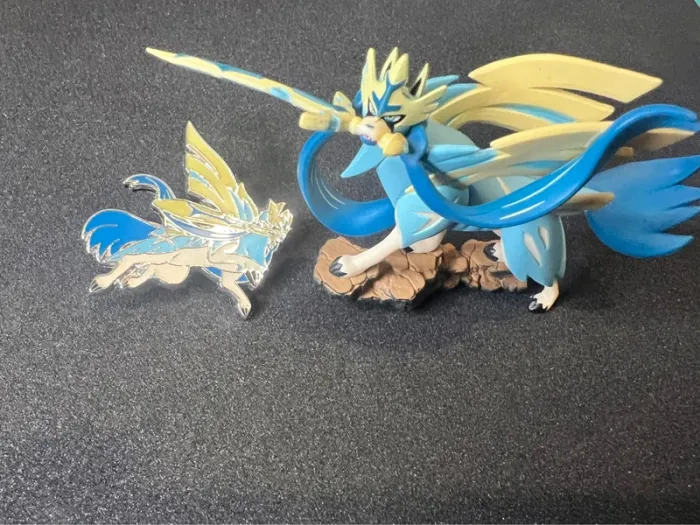 Figurine Pins Zacian shiny Coffret Zenith Suprême - photo numéro 4