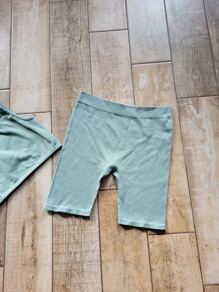 Ensemble de sport taille M - photo numéro 2