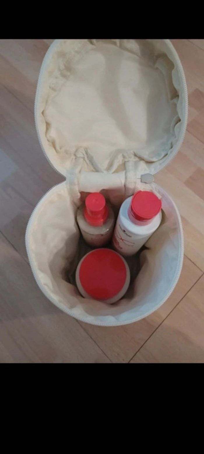 Trousse de toilette 3 produits valeur 69 € Schwartzkopf.neuf idée cadeau 🎁 Envoyé dès demain - photo numéro 2