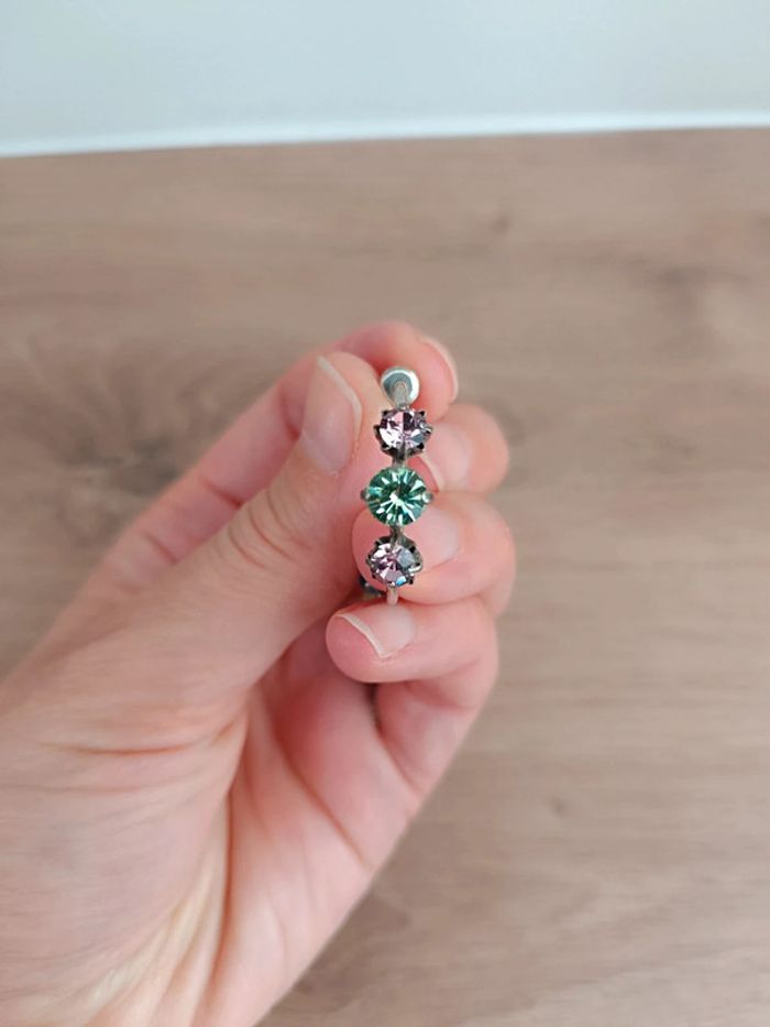 Boucles d'oreilles créoles pendantes strass - photo numéro 5