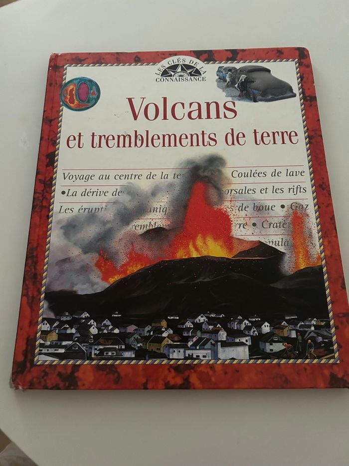 Livre volcan et tremblement de terre