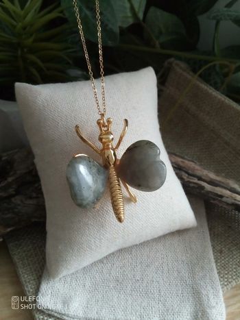 Collier papillon ailes en pierres de labradorite naturelle