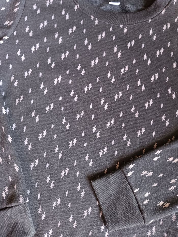 Sweat noir motif sapin 🎮 Taille 9/10 ans - photo numéro 2