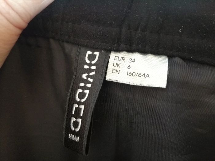 Jupe en daim noire T34 - photo numéro 2