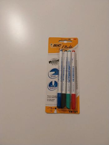 Lot 4 crayons velleda