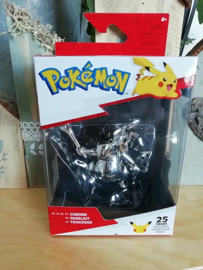 Lot figurines Pokémon pokemon anniversaire 25th argent Pikachu Evoli Osselait Rondoudou - photo numéro 6