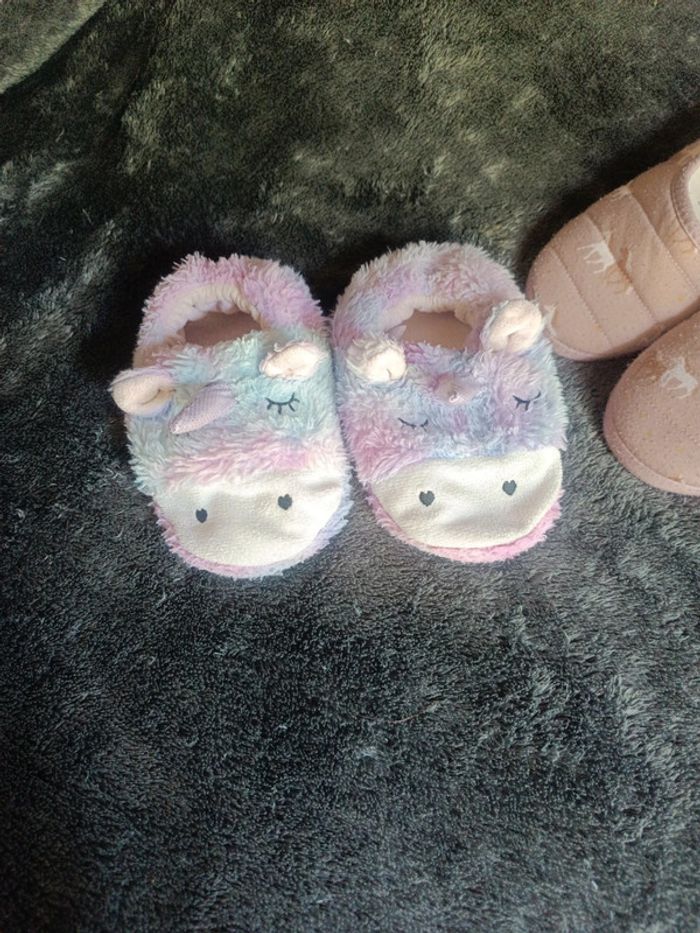 Lot de chaussons licorne T29/30 en bon état - photo numéro 3